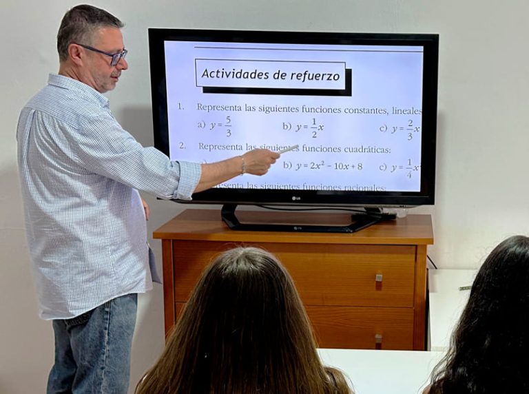 Academia Andrés Acosta - Matemáticas, Física y Química