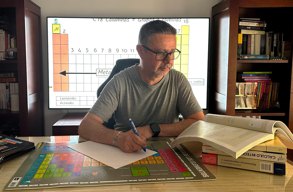 Academia Andrés Acosta - Matemáticas, Física y Química